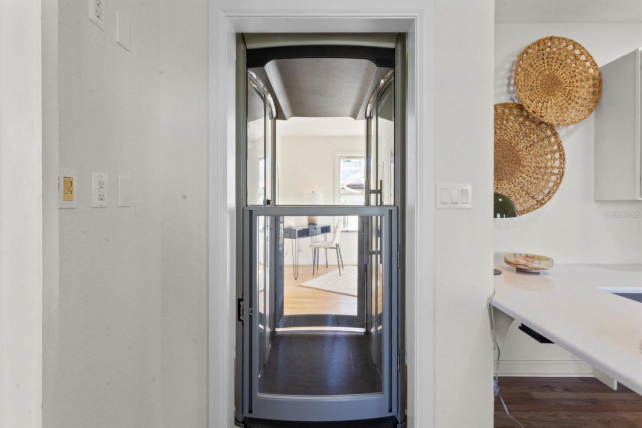 7091 Longboat Drive E, Longboat Key, FL 34228 Photo