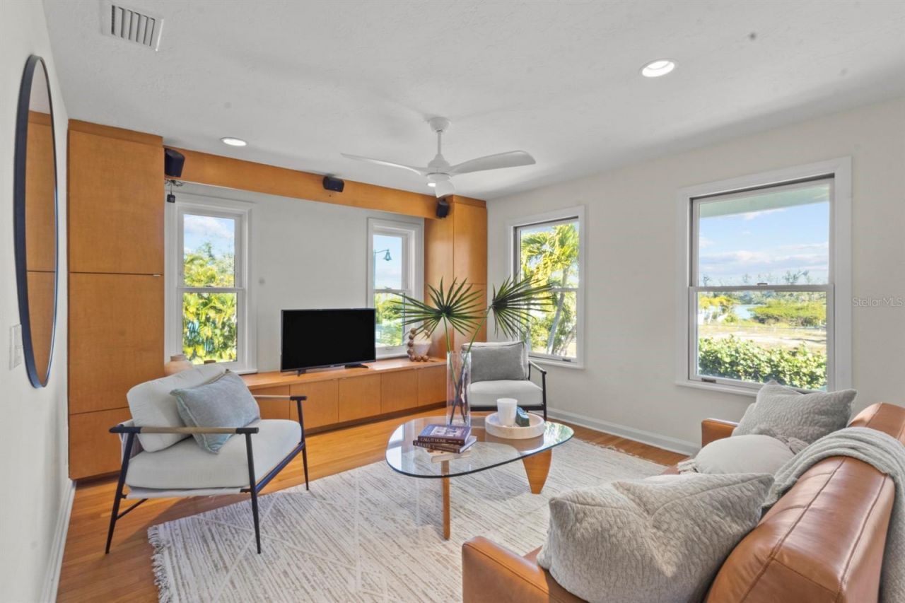 7091 Longboat Drive E, Longboat Key, FL 34228 Photo