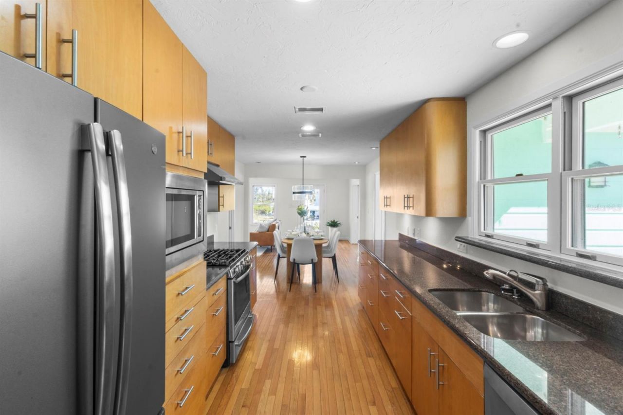 7091 Longboat Drive E, Longboat Key, FL 34228 Photo