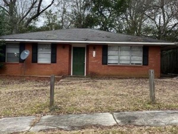 110 4th Street, McComb, MS 39648