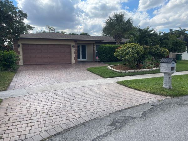 7308 NW 81st St, Tamarac, FL 33321