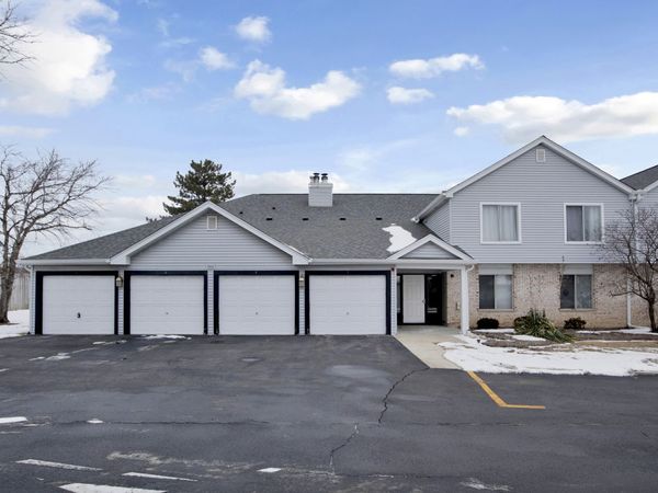 7010 Brighton Court, Unit 204, Woodridge, IL 60517