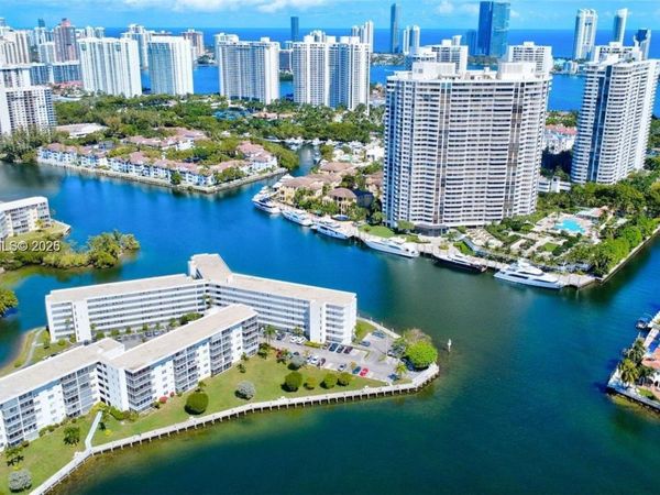 3030 Marcos Dr, Unit T301, Aventura, FL 33160