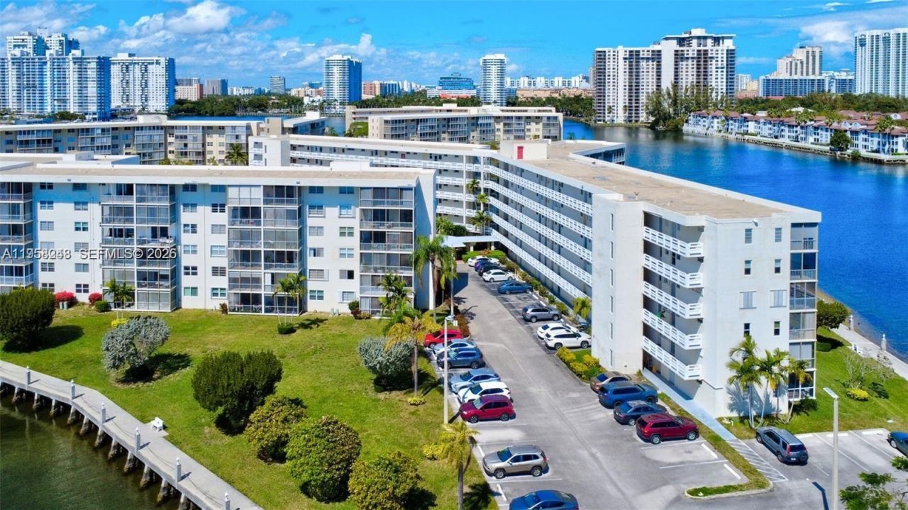 3030 Marcos Dr, Unit T301, Aventura, FL 33160 Photo