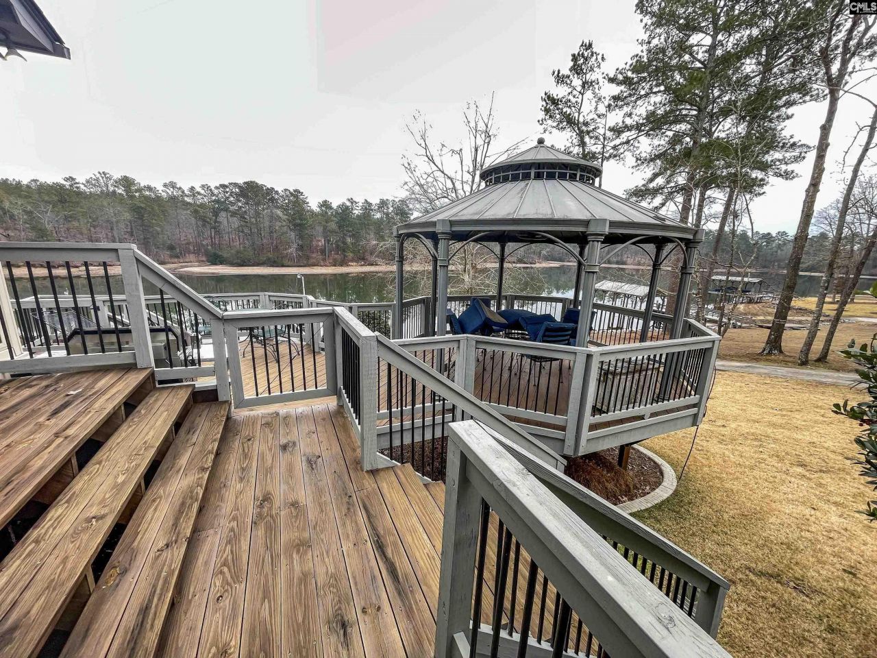 536 Riviera Drive Photo 15