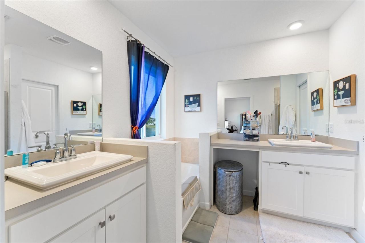 1061 NW 208th Terrace, Miami, FL 33169 Photo