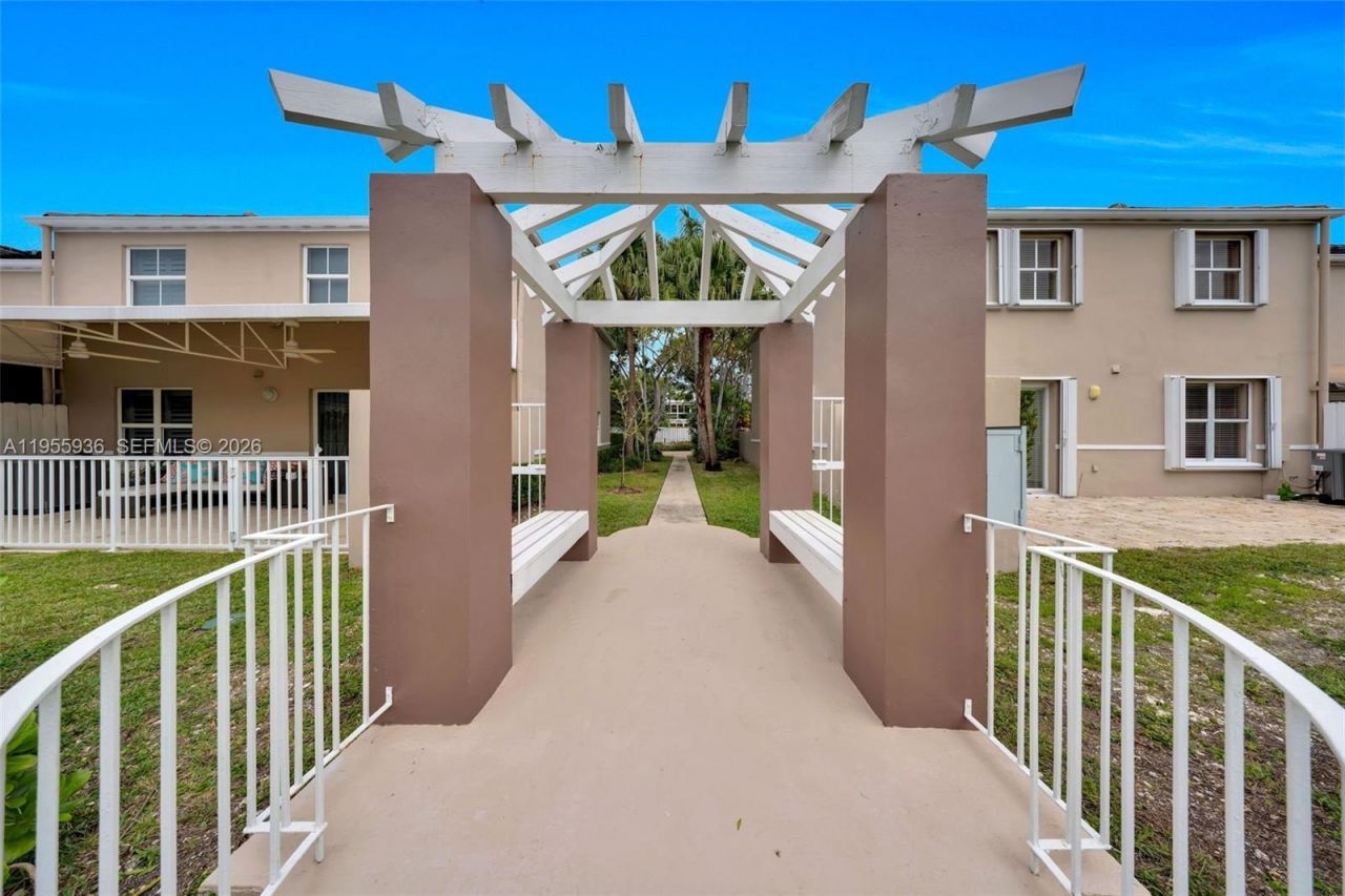 6960 SW 54th St, Miami, FL 33155 Photo