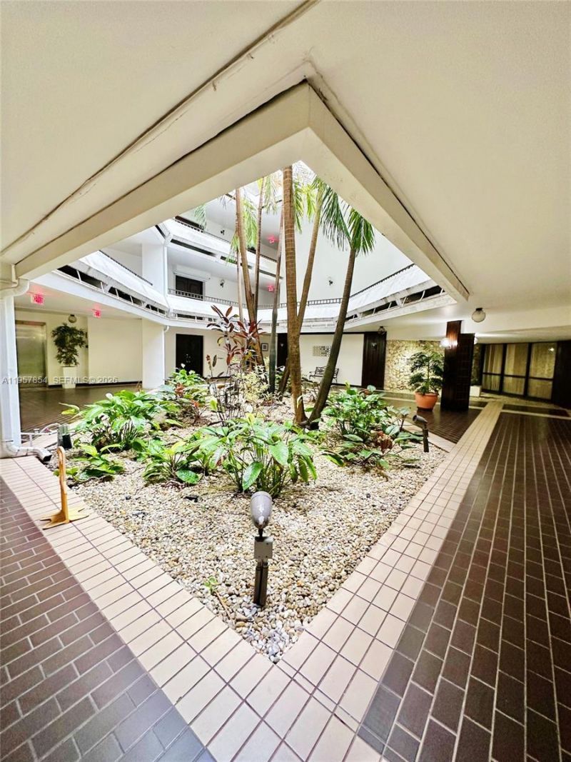 13953 Kendale Lakes Cir, Unit 410B, Miami, FL 33183 Photo