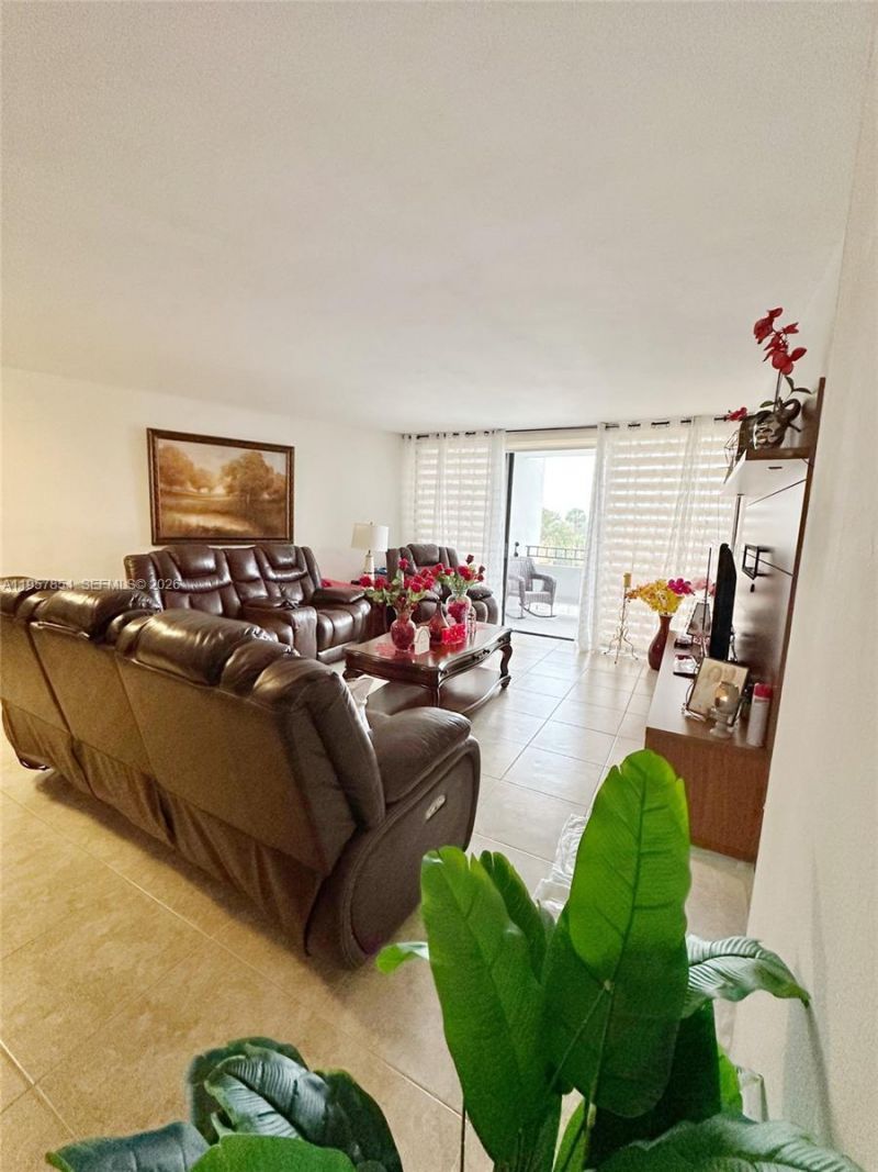 13953 Kendale Lakes Cir, Unit 410B, Miami, FL 33183 Photo