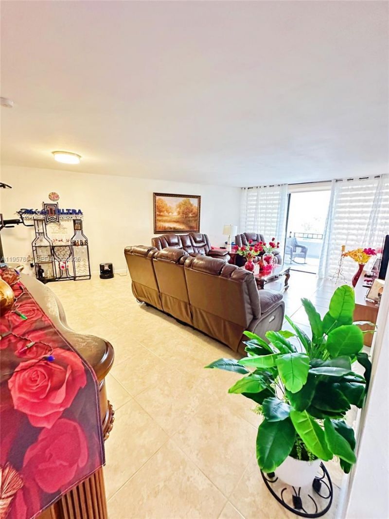 13953 Kendale Lakes Cir, Unit 410B, Miami, FL 33183 Photo