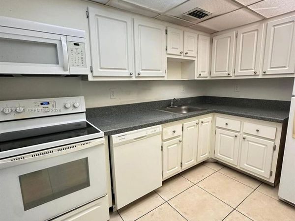 1805 Sans Souci Blvd , Unit 420, North Miami, FL 33181