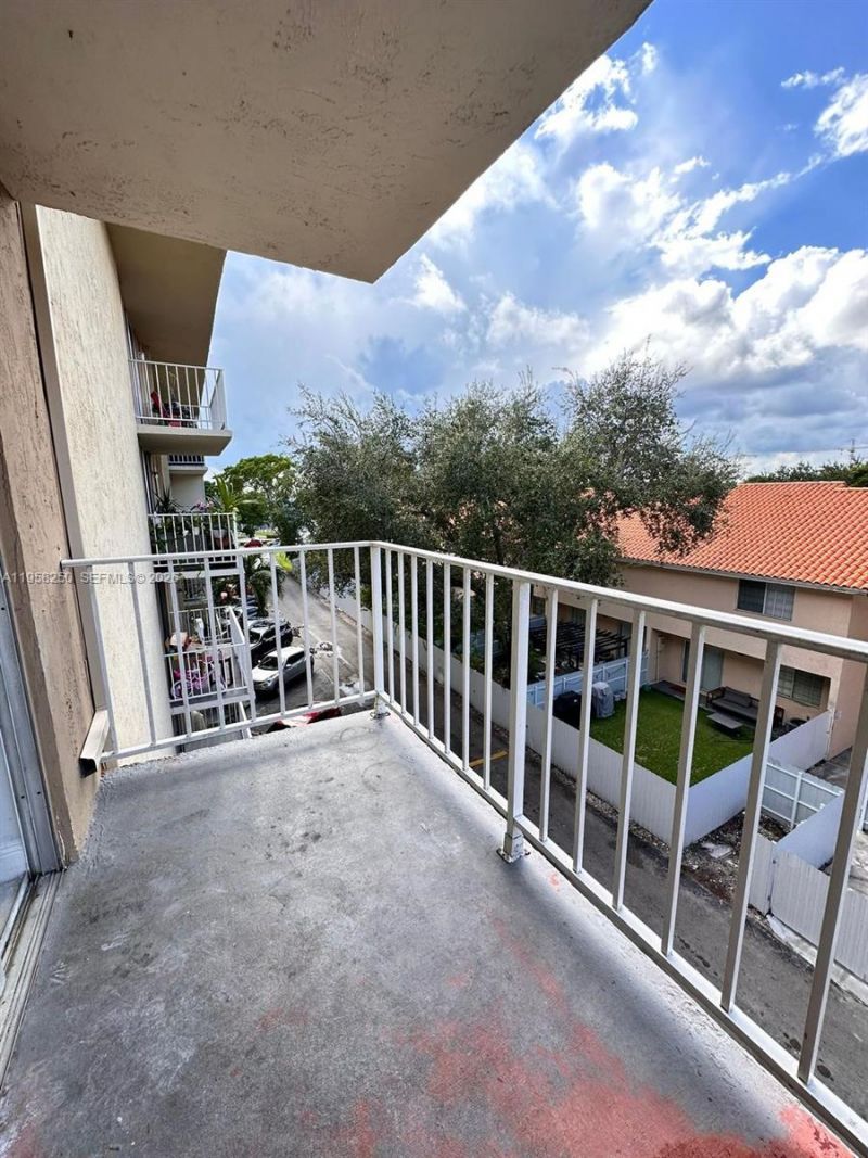 1805 Sans Souci Blvd, Unit 420, North Miami, FL 33181 Photo