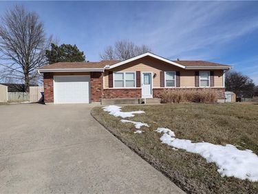 1310 Tall Grass Court, Eudora, KS 66025