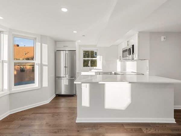 1 School Street, Unit R2, Manchester, MA 01944