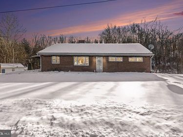 908 RED HILL ROAD, DAUPHIN, PA 17018