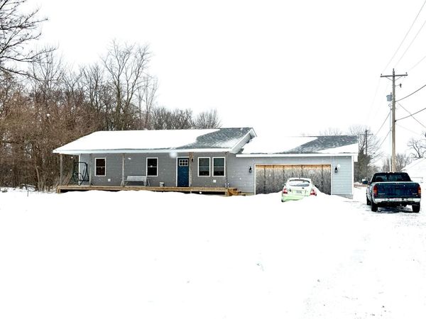 4 W Noble Street , Marengo, OH 43334