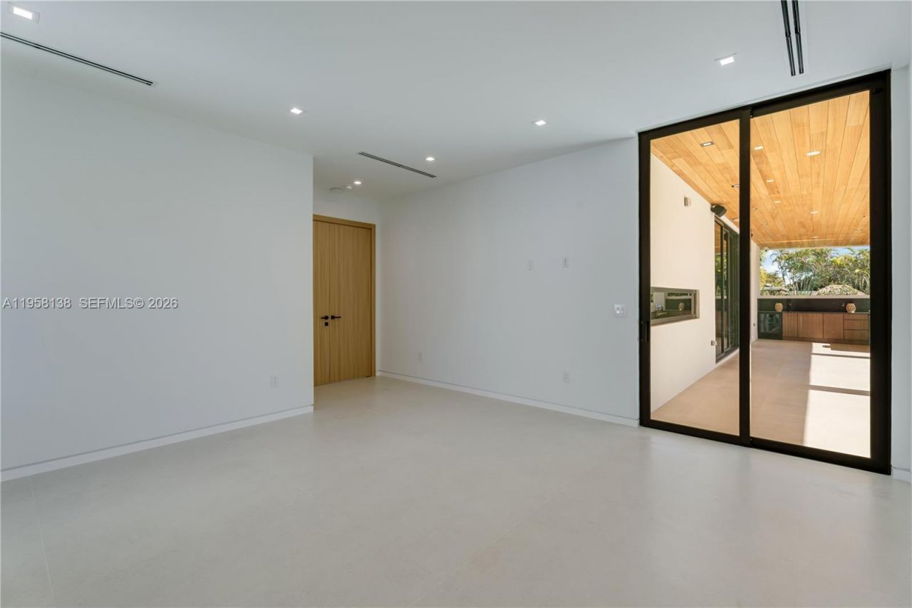 11000 SW 120th St , Miami, FL 33176 Photo