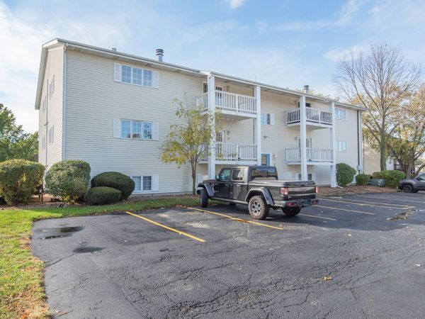 3260 Parkwild Drive, Unit 3D, Bettendorf, IA 52722