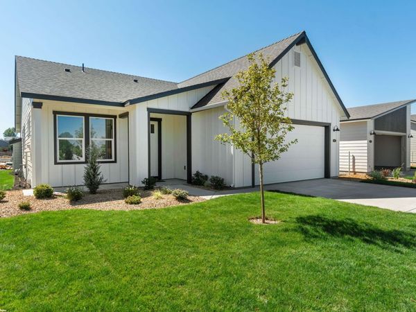 2853 NE Wells Acres Road, Bend, OR 97701