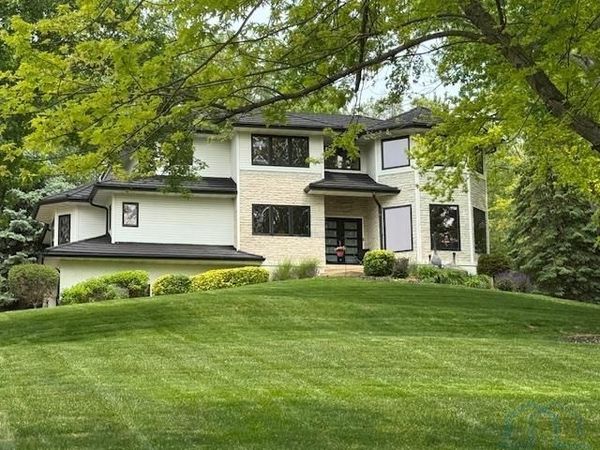 7 N Hidden Acres Dr, Sioux City, IA 51108