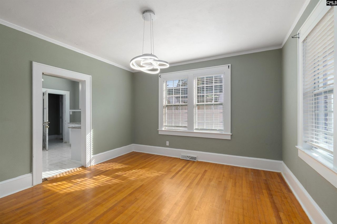 3 Warren Court Photo 4