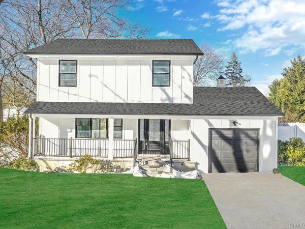 39 E Lyons Street, Melville, NY 11747