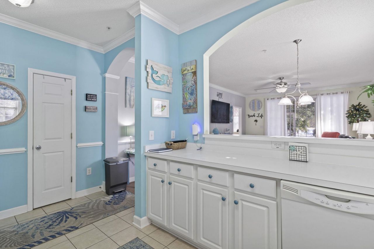 6015 Catalina Dr. Photo 9