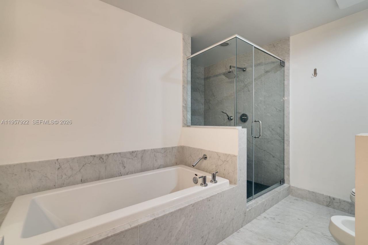 253 NE 2nd St , Unit 4904, Miami, FL 33132 Photo