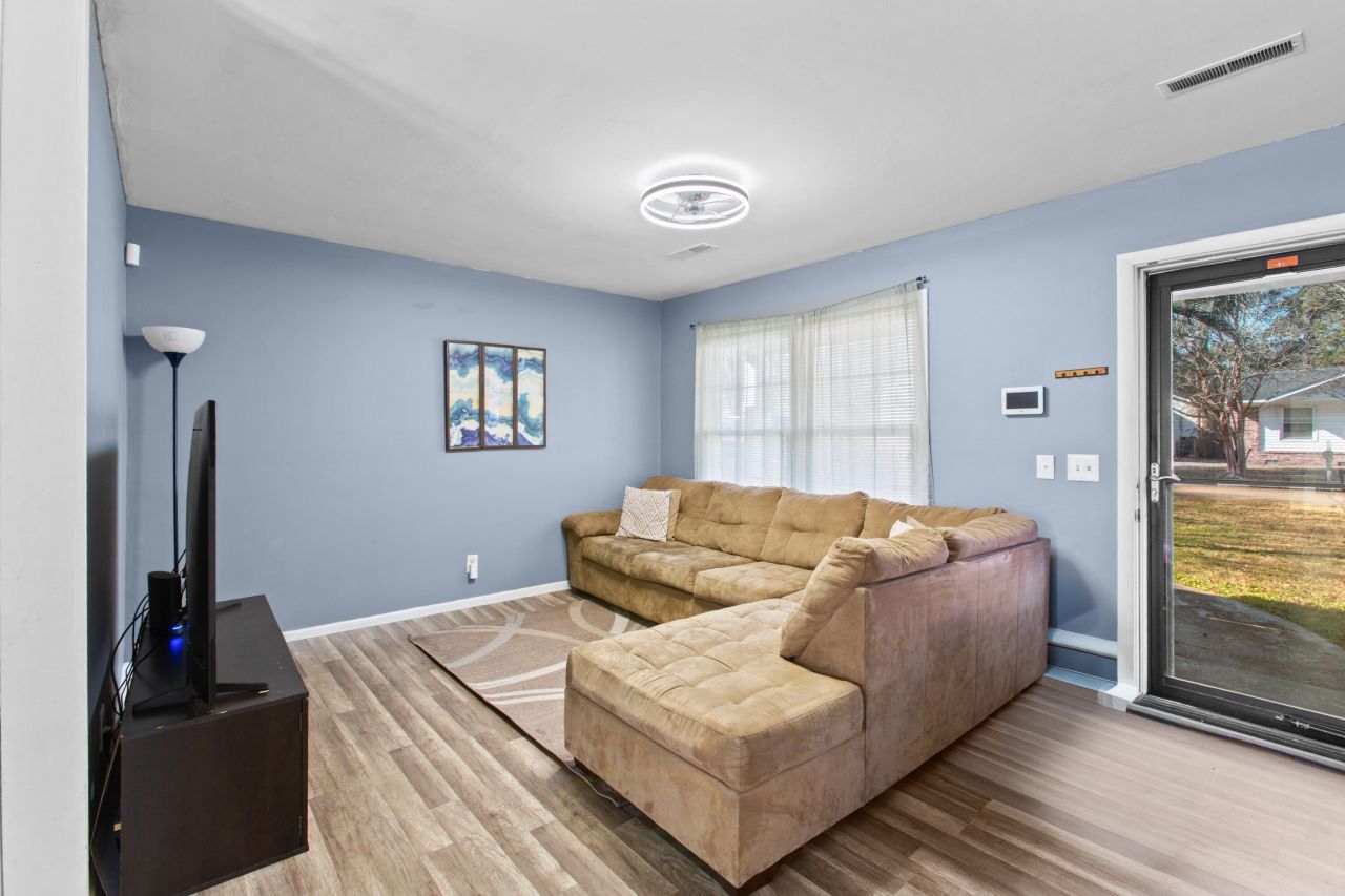 1009 Margaret Drive Photo 9