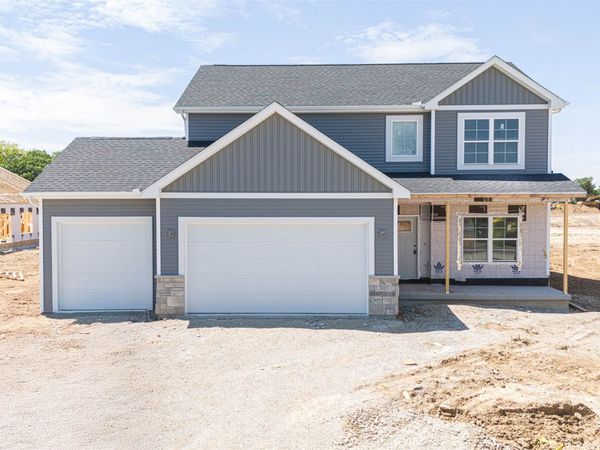 3805 N Woodbury Lane, Janesville, WI 53545