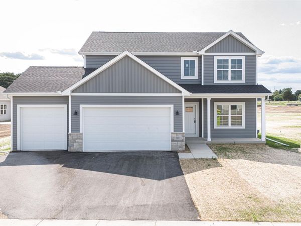 3805 N Woodbury Lane, Janesville, WI 53545