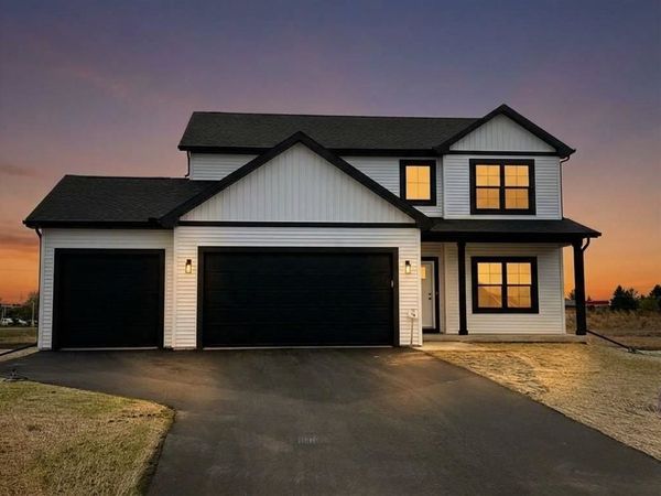 3805 N Woodbury Lane, Janesville, WI 53545