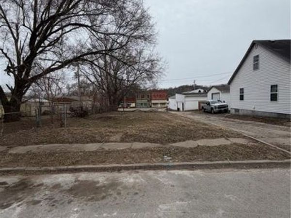 1718 Center Street, St Joseph, MO 64503