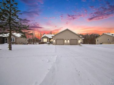 120 Stoli Court, Onsted Vlg, MI 49265