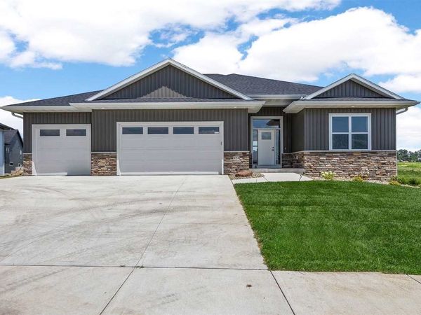 624 Rock Ridge Rd, Tiffin, IA 52340