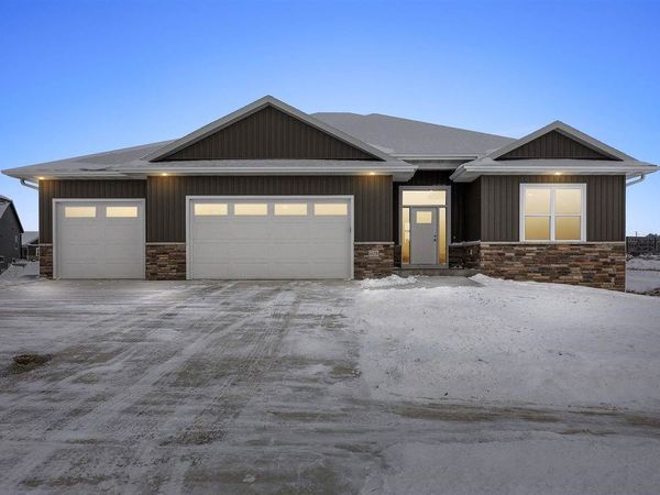 624 Rock Ridge Rd, Tiffin, IA 52340