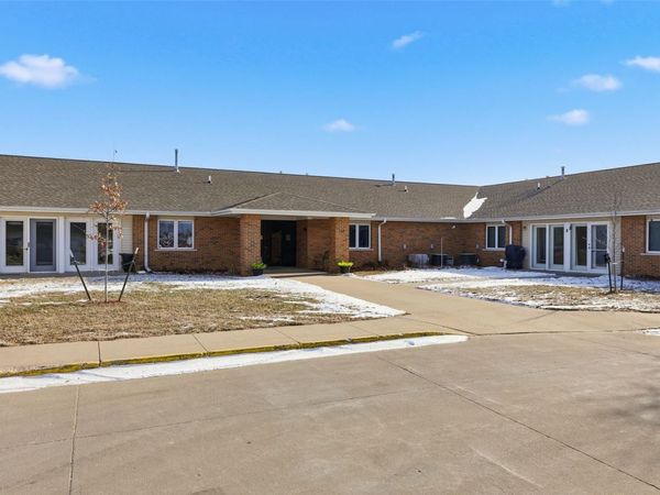 732 S Market Street, Unit 6, Solon, IA 52333