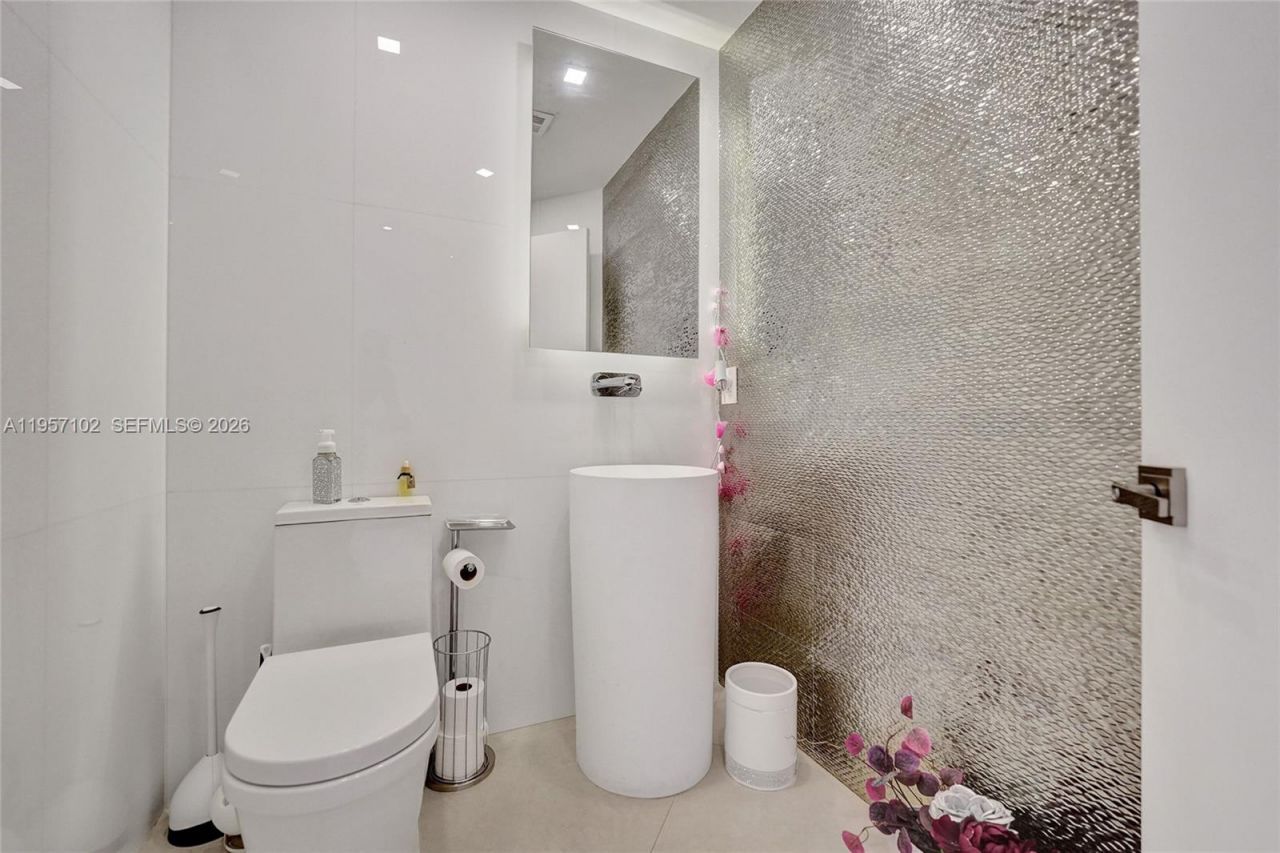 21200 Point Place, Unit 403, Aventura, FL 33180 Photo