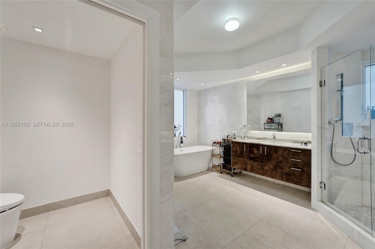 21200 Point Place, Unit 403, Aventura, FL 33180 Photo