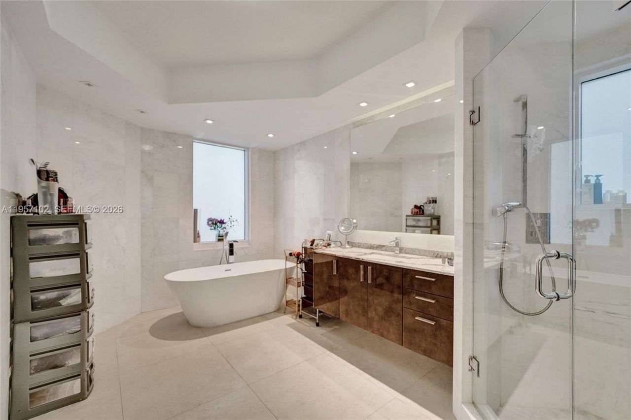 21200 Point Place, Unit 403, Aventura, FL 33180 Photo