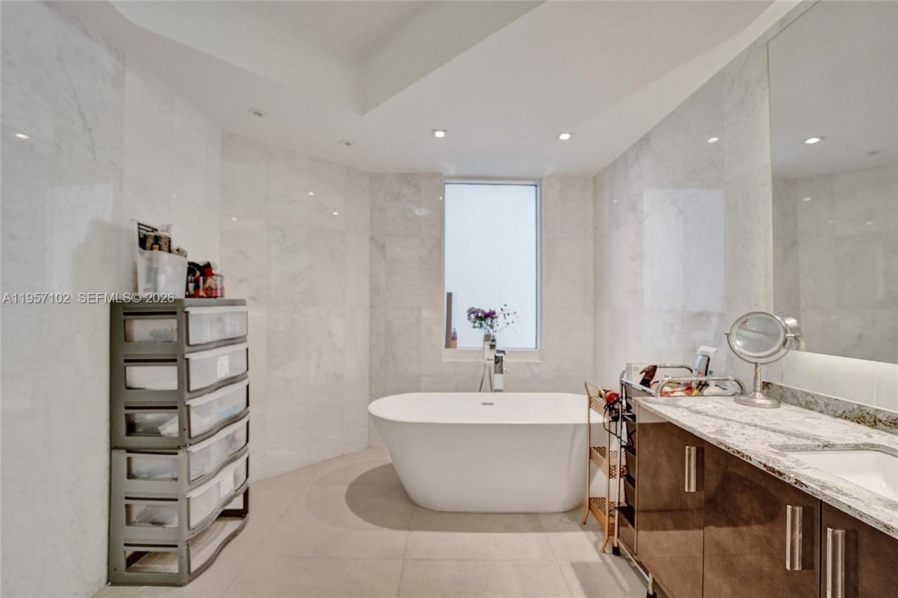 21200 Point Place, Unit 403, Aventura, FL 33180 Photo