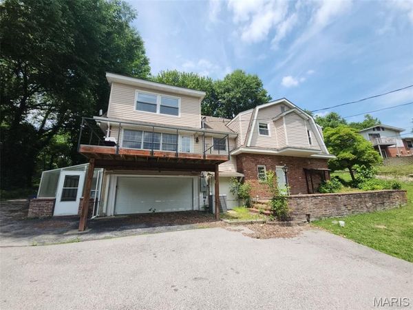 6 Castle Drive, Florissant, MO 63034