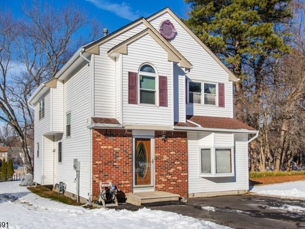 8 Amara Ct, Old Bridge, NJ 08857