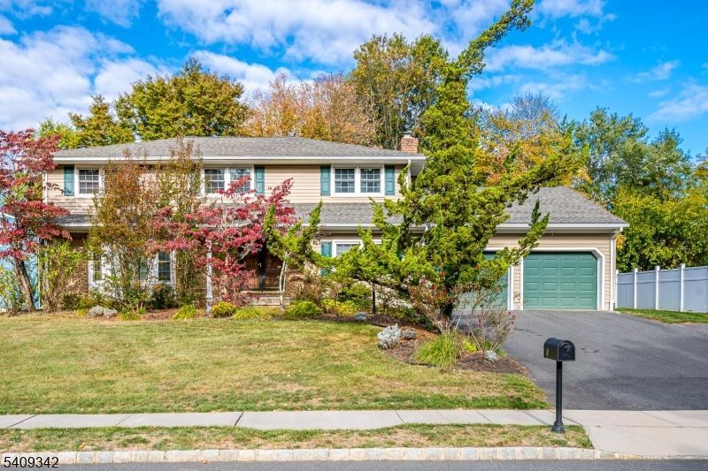 5 Woodmere Rd, North Brunswick, NJ 08902 Main Photo