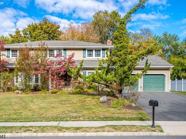 5 Woodmere Rd, North Brunswick, NJ 08902