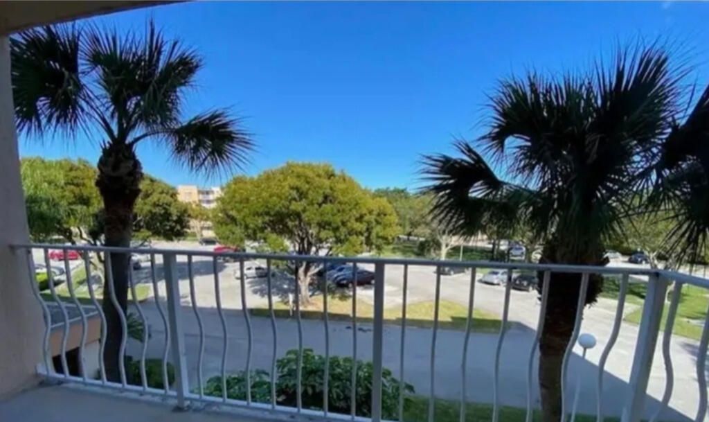 500 Executive Center Drive, Unit 3I, West Palm Beach, FL 33401 Photo