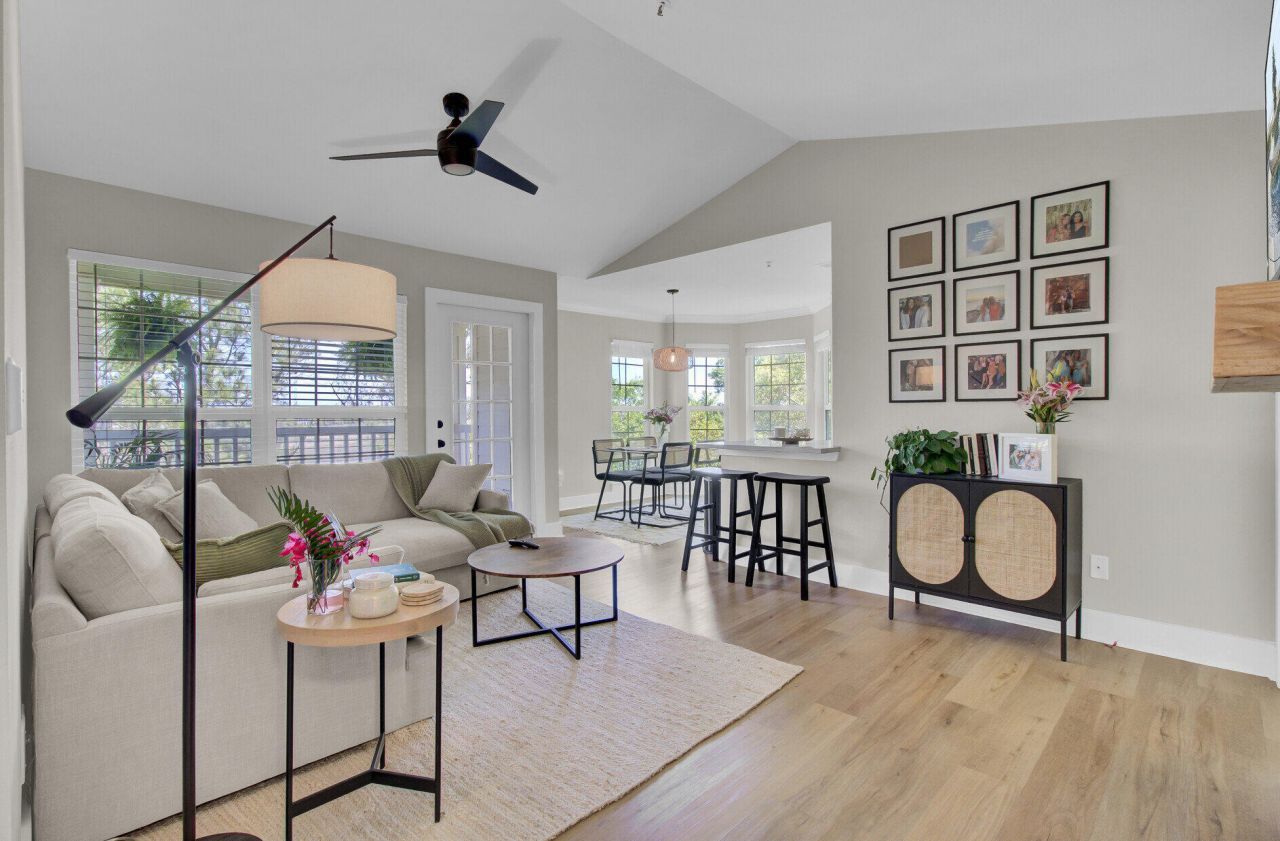 700 Daniel Ellis Drive Photo 3