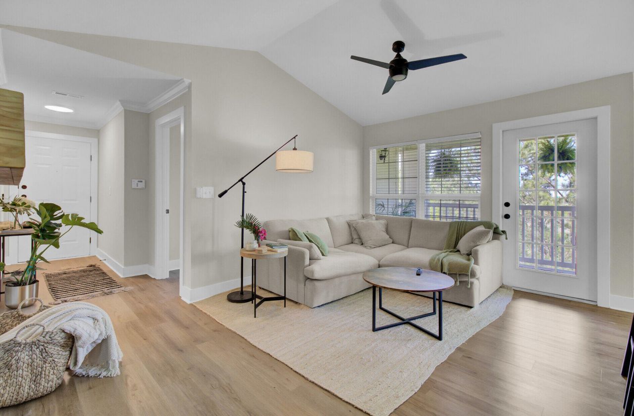 700 Daniel Ellis Drive Photo 4