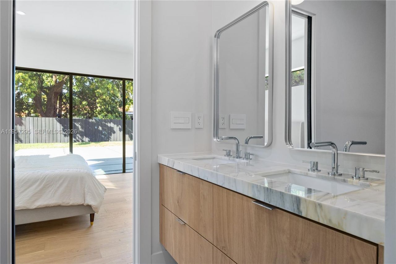 8765 SW 175th St , Palmetto Bay, FL 33157 Photo