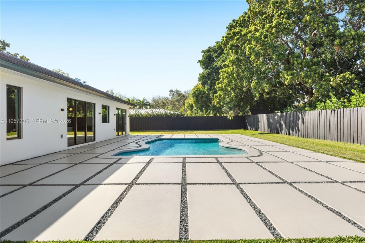 8765 SW 175th St , Palmetto Bay, FL 33157 Photo